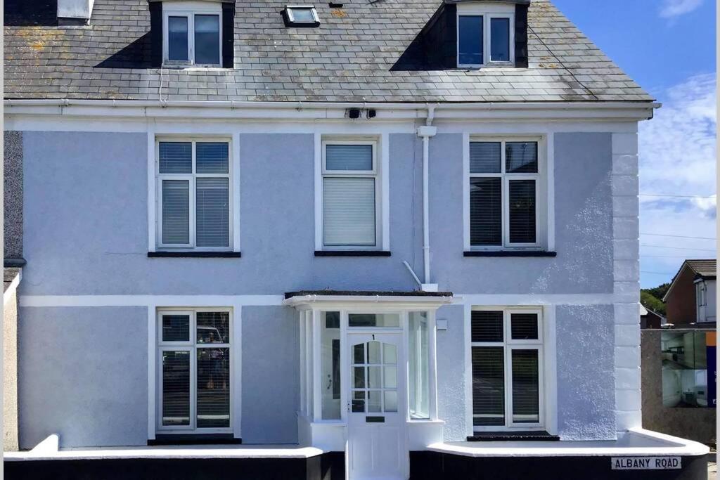 Large 5 Bed 3 Bath House 300 Meters From Beach And Restaurants New Quay Zewnętrze zdjęcie